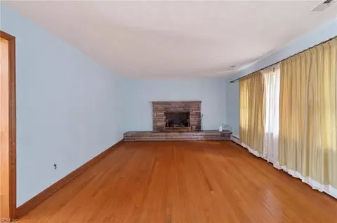 Living - 110 Marvin Dr, Hampton, VA 23666 photo 1 of 5