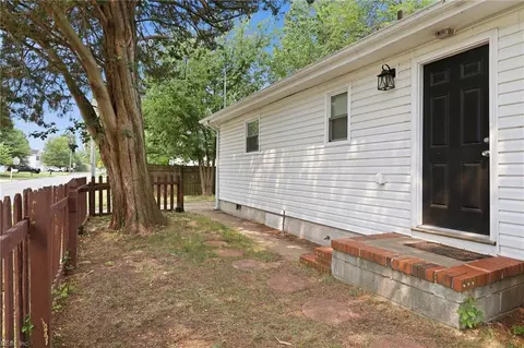 Exterior - 2301 Rush St, Norfolk, VA 23513 photo 5 of 9