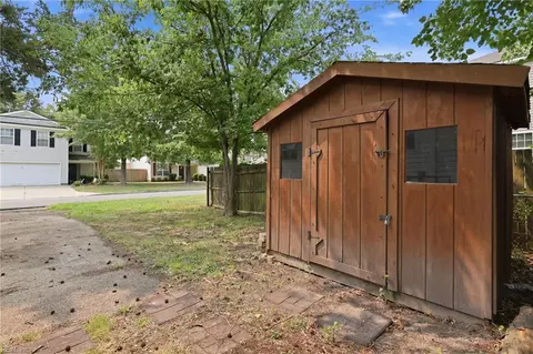 Exterior - 2301 Rush St, Norfolk, VA 23513 photo 8 of 9