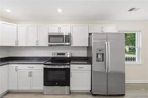 Kitchen - 2301 Rush St, Norfolk, VA 23513 photo 6 of 7