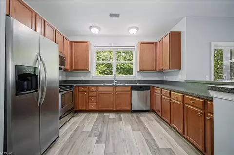 912 Southmoor Dr #206, Virginia Beach, VA 23454