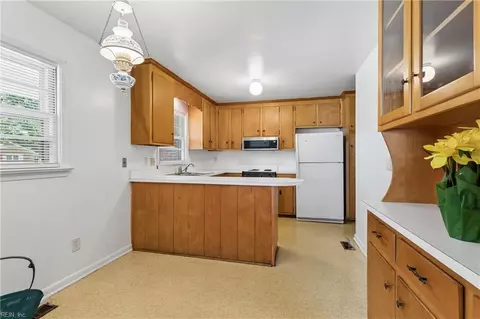 4 Mimosa Cres, Hampton, VA 23661 photo 9