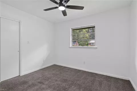 Bedroom - 43 Azalea Dr, Hampton, VA 23669 photo 4 of 4