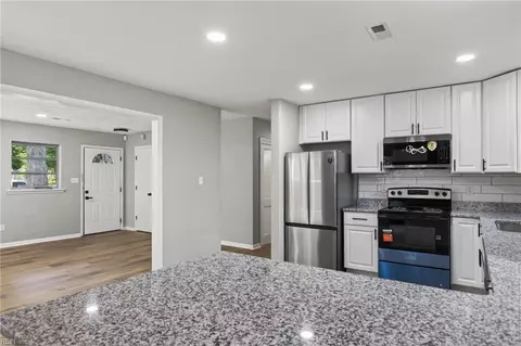 Entry Way - 43 Azalea Dr, Hampton, VA 23669 photo 1 of 1