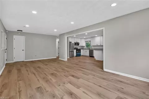 Living - 43 Azalea Dr, Hampton, VA 23669 photo 3 of 6