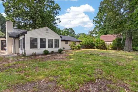 Exterior - 43 Azalea Dr, Hampton, VA 23669 photo 4 of 5