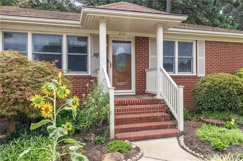 236 E Mcginnis Cir, Norfolk, VA 23502
