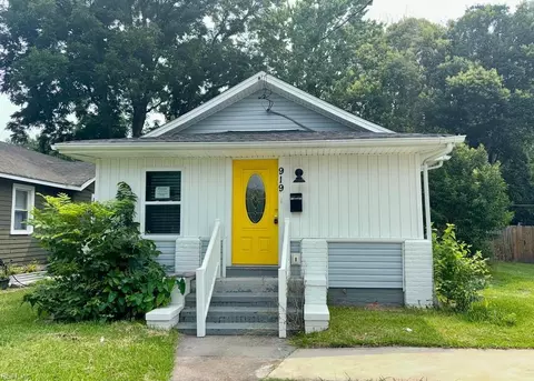 919 Decatur St, Chesapeake, VA 23324