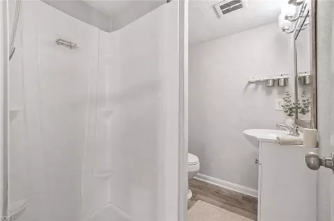 102 Diggs Dr, Hampton, VA 23666 photo 18