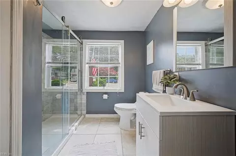 Bath - 109 Janet Dr, Hampton, VA 23666 photo 3 of 6