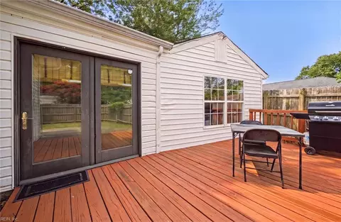 Exterior - 109 Janet Dr, Hampton, VA 23666 photo 5 of 8