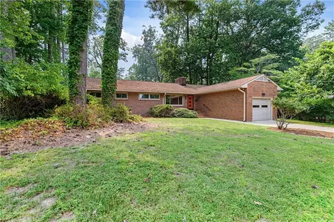 5 Draper Ln, Newport News, VA 23606
