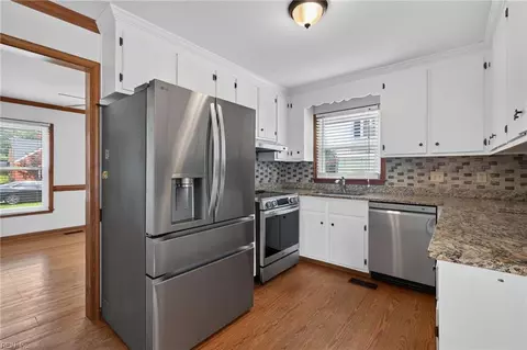 Kitchen - 4 Cambridge Pl, Hampton, VA 23669 photo 3 of 3