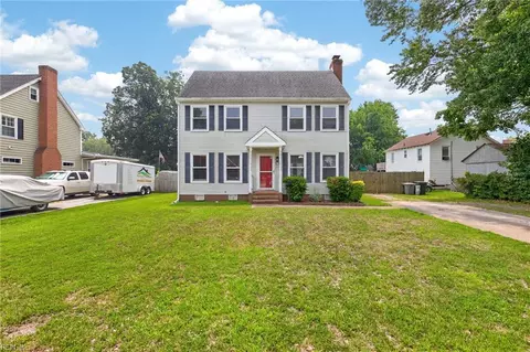 Exterior - 4 Cambridge Pl, Hampton, VA 23669 photo 5 of 7