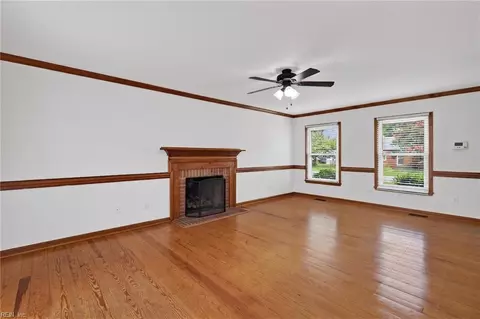 Living - 4 Cambridge Pl, Hampton, VA 23669 photo 2 of 3