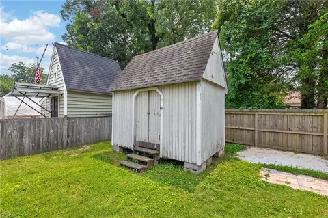 Exterior - 4 Cambridge Pl, Hampton, VA 23669 photo 6 of 7