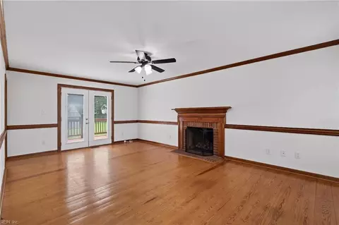 Living - 4 Cambridge Pl, Hampton, VA 23669 photo 3 of 3