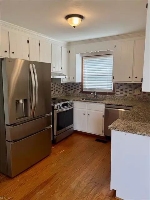 Kitchen - 4 Cambridge Pl, Hampton, VA 23669 photo 1 of 3