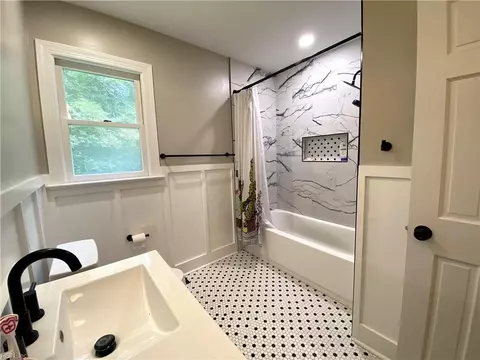 Bath - 7615 Gloucester Village Dr, Gloucester, VA 23061 photo 4 of 5