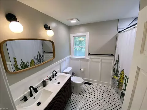 Bath - 7615 Gloucester Village Dr, Gloucester, VA 23061 photo 3 of 5