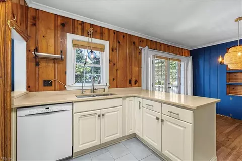 Kitchen - 131 Robinson Rd, Hampton, VA 23661 photo 2 of 5