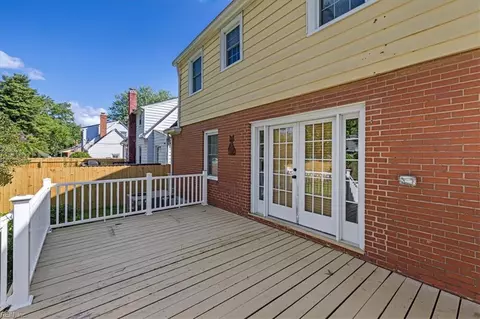Exterior - 131 Robinson Rd, Hampton, VA 23661 photo 7 of 11