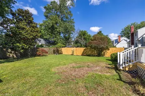 Exterior - 131 Robinson Rd, Hampton, VA 23661 photo 8 of 11