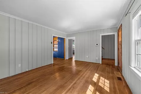 Living - 131 Robinson Rd, Hampton, VA 23661 photo 4 of 5