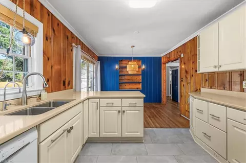 Kitchen - 131 Robinson Rd, Hampton, VA 23661 photo 4 of 5