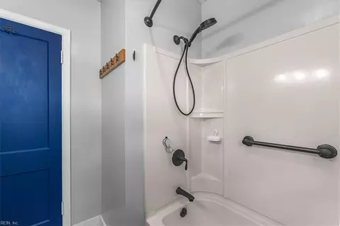 Bath - 131 Robinson Rd, Hampton, VA 23661 photo 3 of 5