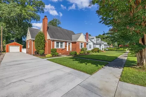 Exterior - 131 Robinson Rd, Hampton, VA 23661 photo 4 of 11