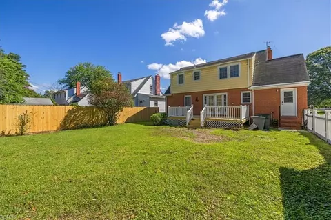 Exterior - 131 Robinson Rd, Hampton, VA 23661 photo 9 of 11