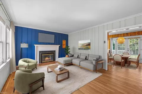 Living - 131 Robinson Rd, Hampton, VA 23661 photo 1 of 5