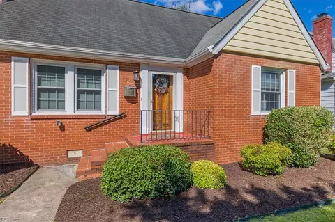 Exterior - 131 Robinson Rd, Hampton, VA 23661 photo 3 of 11