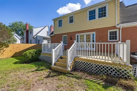 Exterior - 131 Robinson Rd, Hampton, VA 23661 photo 5 of 11