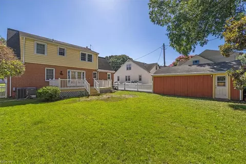 Exterior - 131 Robinson Rd, Hampton, VA 23661 photo 10 of 11
