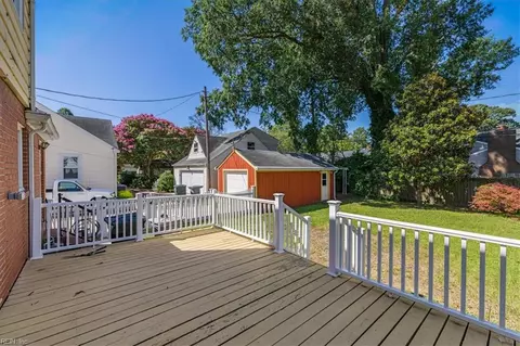 Exterior - 131 Robinson Rd, Hampton, VA 23661 photo 6 of 11
