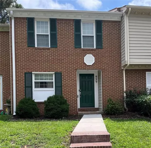 939 Still Harbor Cir, Chesapeake, VA 23320