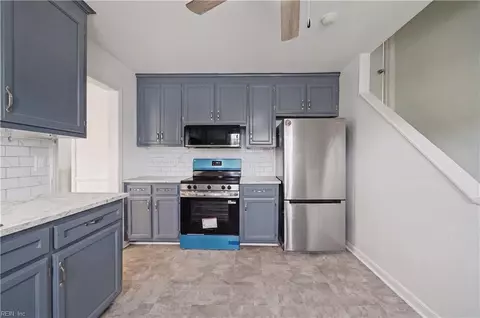 Kitchen - 15 Hodges Dr, Hampton, VA 23666 photo 3 of 3