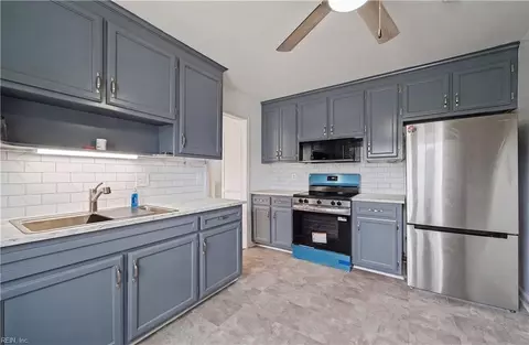 Kitchen - 15 Hodges Dr, Hampton, VA 23666 photo 2 of 3