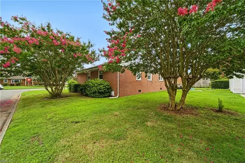 Exterior - 15 Hodges Dr, Hampton, VA 23666 photo 3 of 8