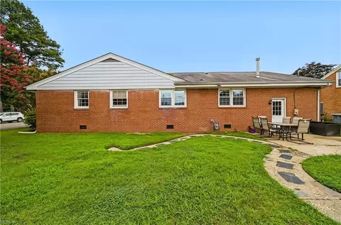 Exterior - 15 Hodges Dr, Hampton, VA 23666 photo 6 of 8