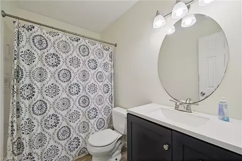 Bath - 15 Hodges Dr, Hampton, VA 23666 photo 1 of 2