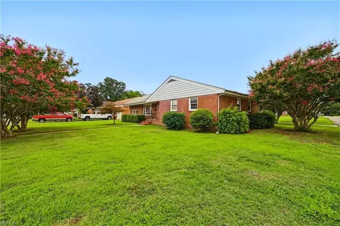 Exterior - 15 Hodges Dr, Hampton, VA 23666 photo 4 of 8