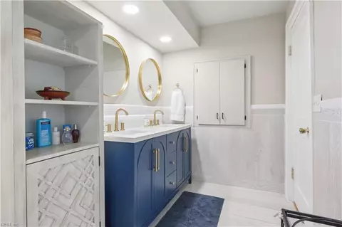 Bath - 2104 Hampton Blvd, Norfolk, VA 23517 photo 6 of 9