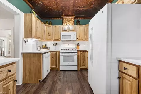 Kitchen - 2104 Hampton Blvd, Norfolk, VA 23517 photo 1 of 3