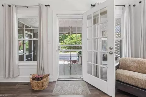 Entry Way - 2104 Hampton Blvd, Norfolk, VA 23517 photo 1 of 4