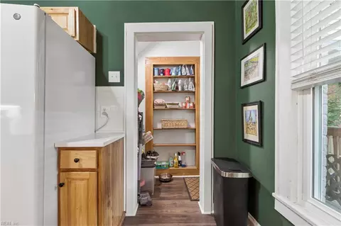 Entry Way - 2104 Hampton Blvd, Norfolk, VA 23517 photo 2 of 4