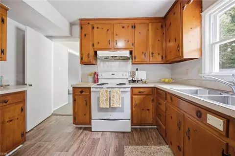 Kitchen - 213 Ward Dr, Hampton, VA 23669 photo 2 of 3