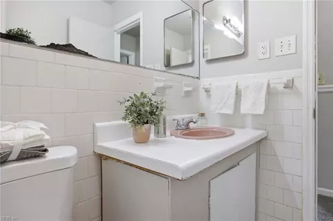 Bath - 213 Ward Dr, Hampton, VA 23669 photo 3 of 3